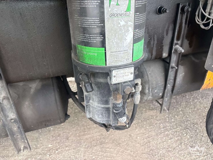 2019-peterbilt-520-image-24