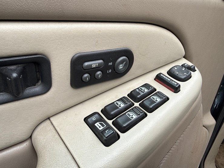 2001-chevrolet-tahoe-lt-image-9