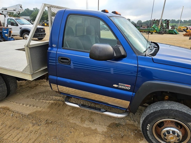 2004-chevrolet-3500-image-27