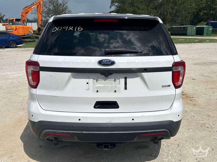 2017-ford-explorer-image-21
