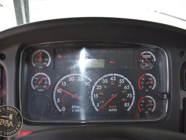 2015-freightliner-business-class-m2-106-image-41