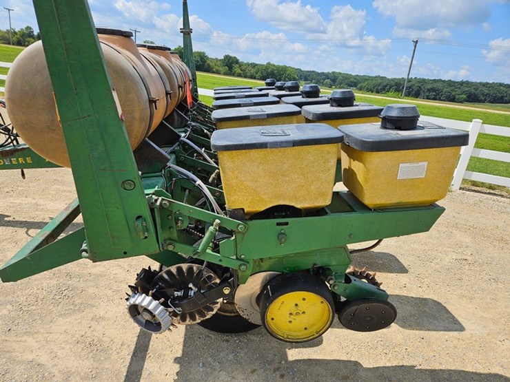 john-deere-7000-image-23