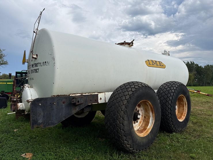 #684-•-5,500-gallon-vacuum-tanker-image-3