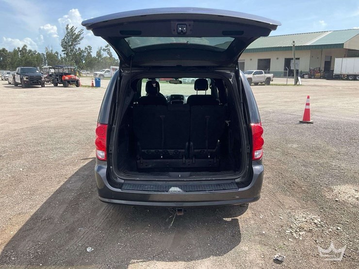 2015-dodge-caravan-image-29