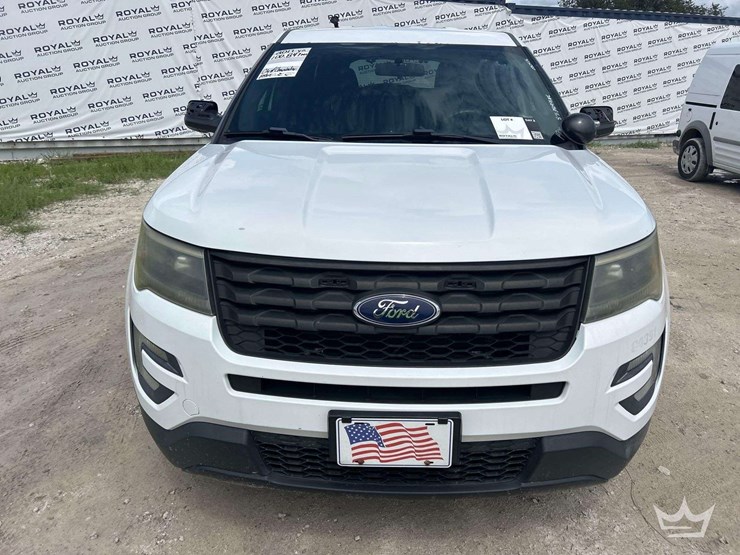 2017-ford-explorer-image-21