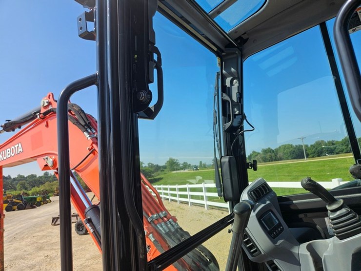 2020-kubota-u55-image-44