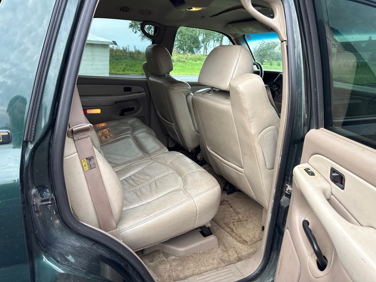 2001-chevrolet-tahoe-lt-image-12
