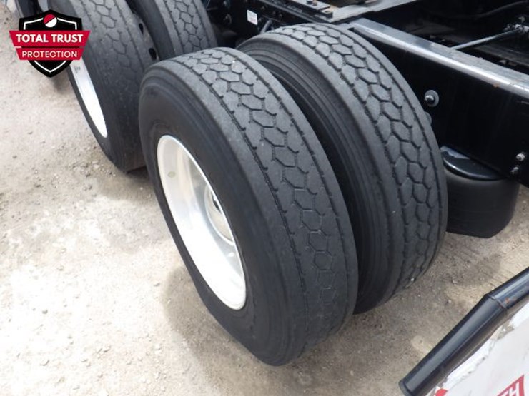 2023-kenworth-t680-image-23