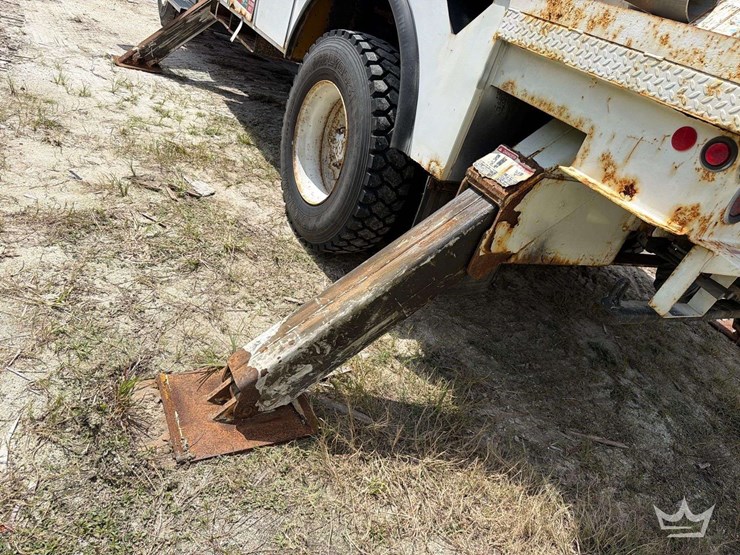 2014-freightliner-m2-106-image-26