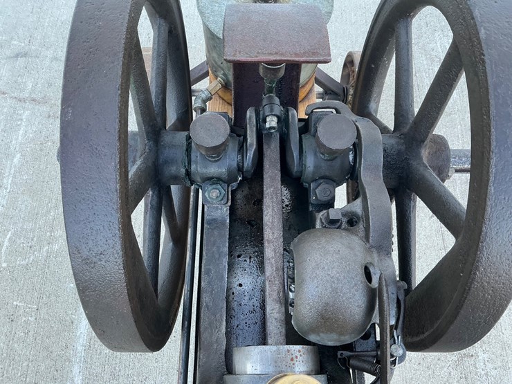 #5066-•-waterloo-boy-hit-and-miss-stationary-engine-on-transport-cart-image-12