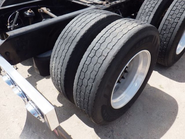 2019-kenworth-t680-image-11