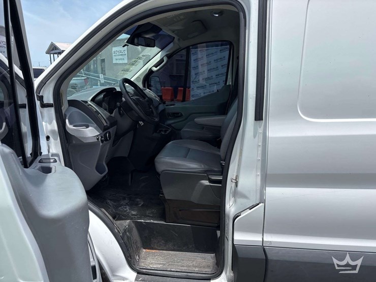 2017-ford-transit-image-11