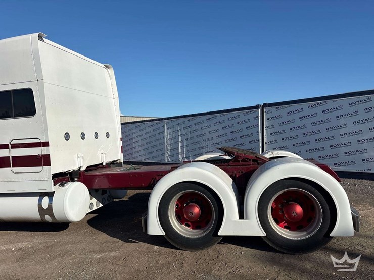 2005-peterbilt-379-image-48
