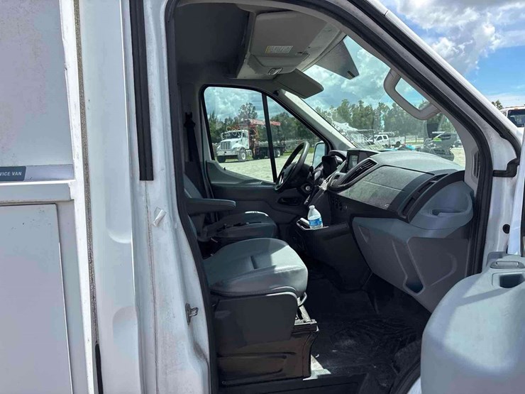 2016-ford-transit-250-enclosed-service-van-image-18