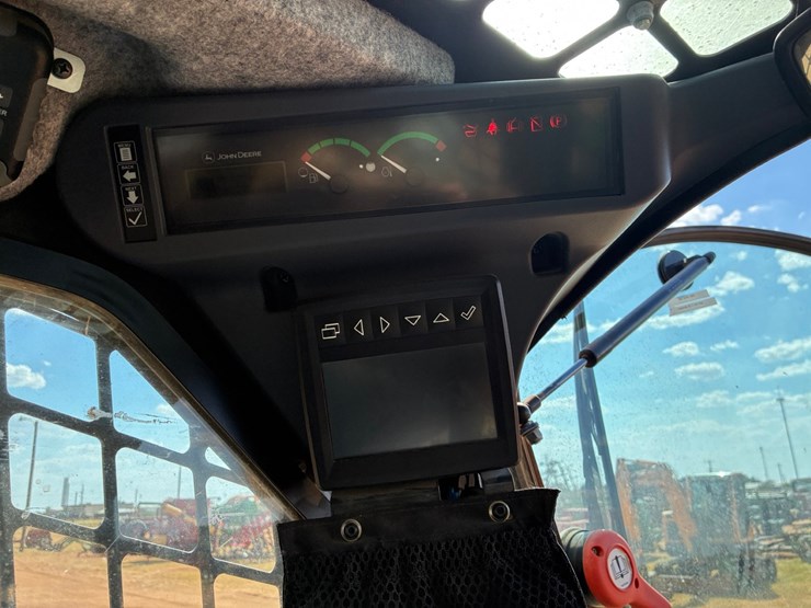 2024-deere-333g-image-15
