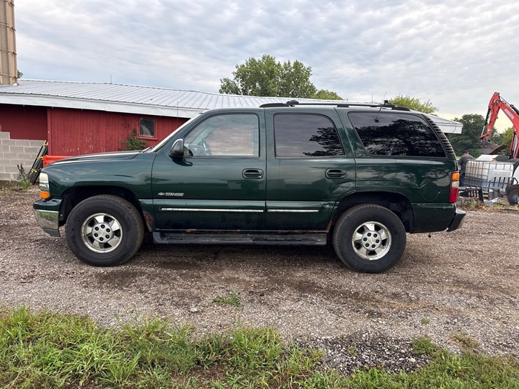 2001-chevrolet-tahoe-lt-image-2