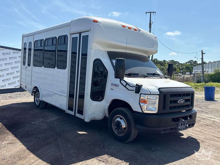2014-ford-e350-image-2