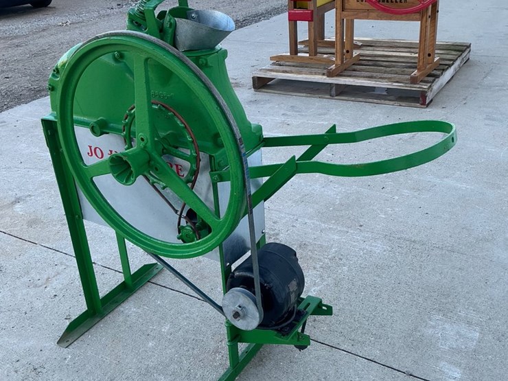 #5064-•-john-deere-no.-1b-antique-hand-crank-corn-sheller-image-2