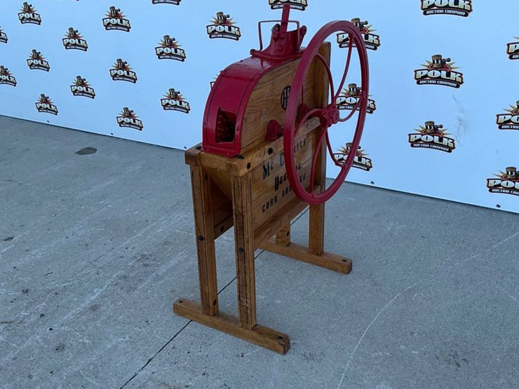 #5063-•-ihc-mccormick-deering-antique-hand-crank-corn-sheller-image-1