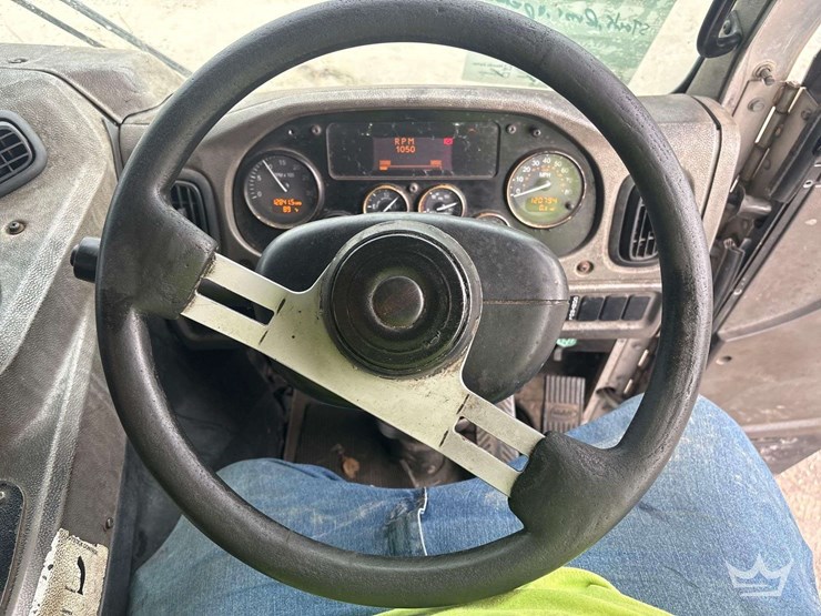 2019-peterbilt-520-image-30