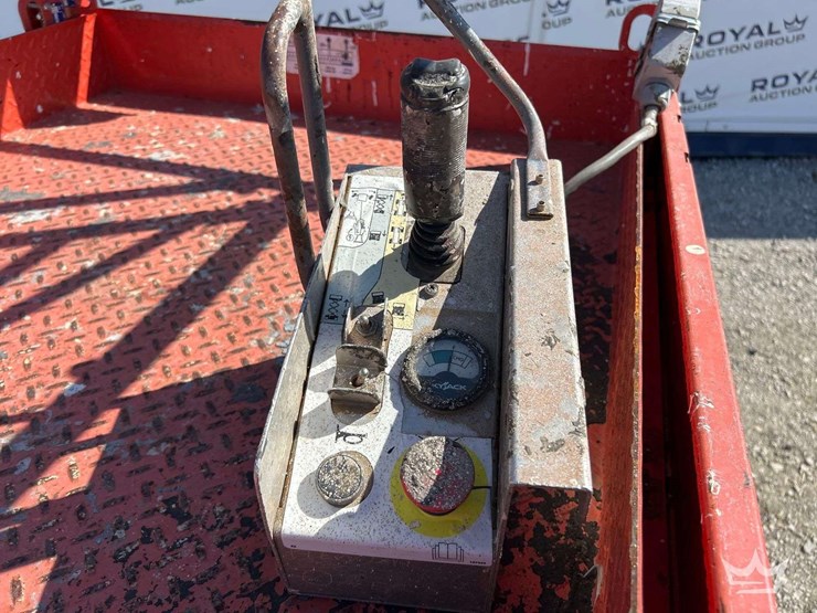 2018-skyjack-sj4632-32ft.-electric-scissor-lift-image-14