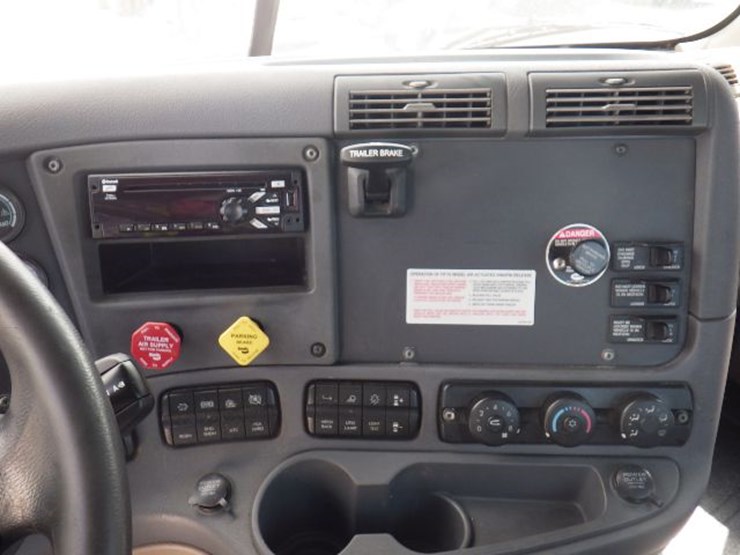 2019-freightliner-cascadia-113-image-17