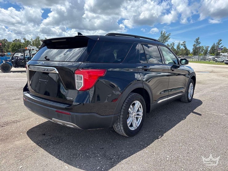 2020-ford-explorer-image-3