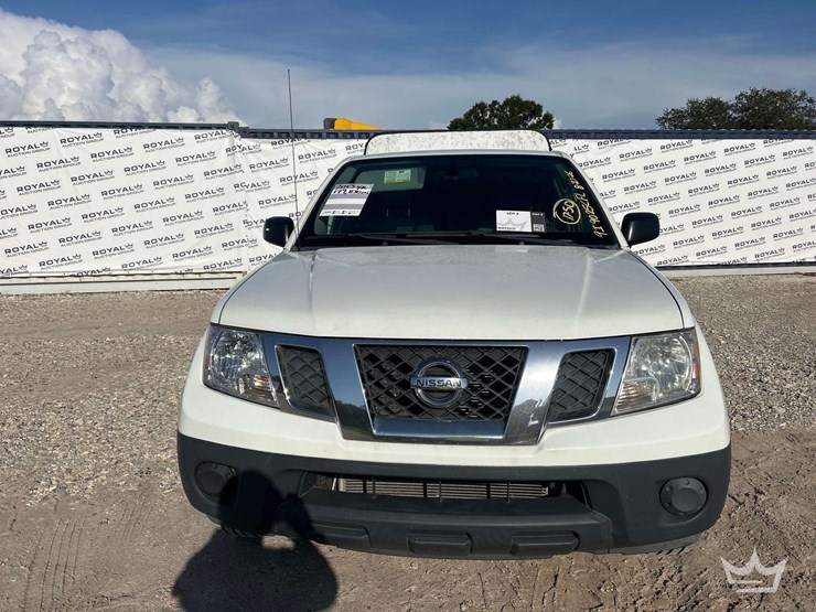 2013-nissan-ext-cab-pickup-truck-image-24