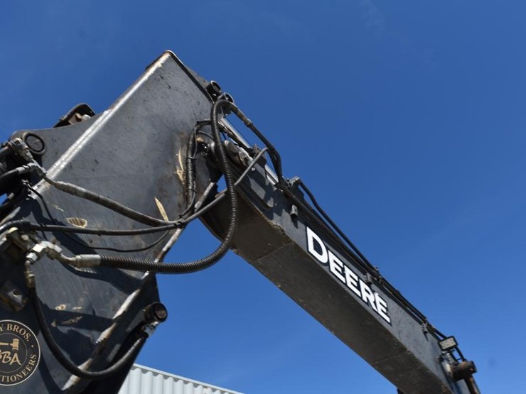 2014-deere-135g-image-30