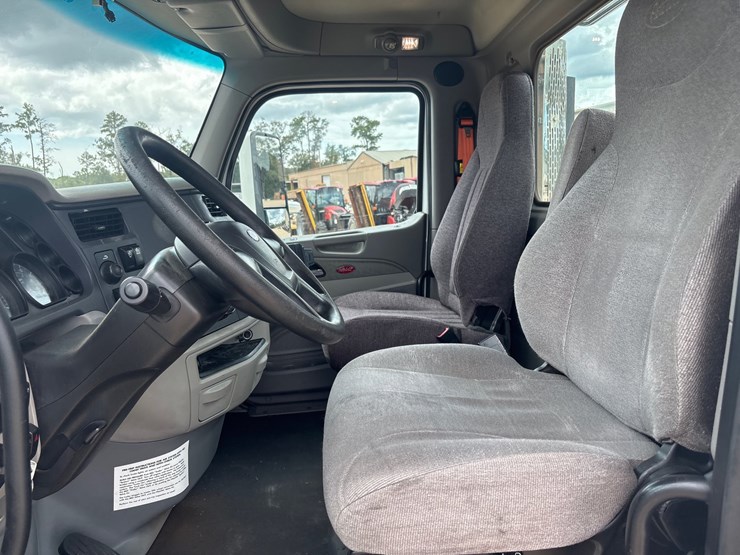 2020-peterbilt-579-image-9