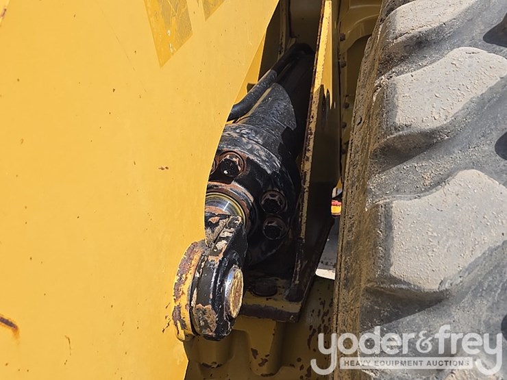 2015-caterpillar-966m-image-24