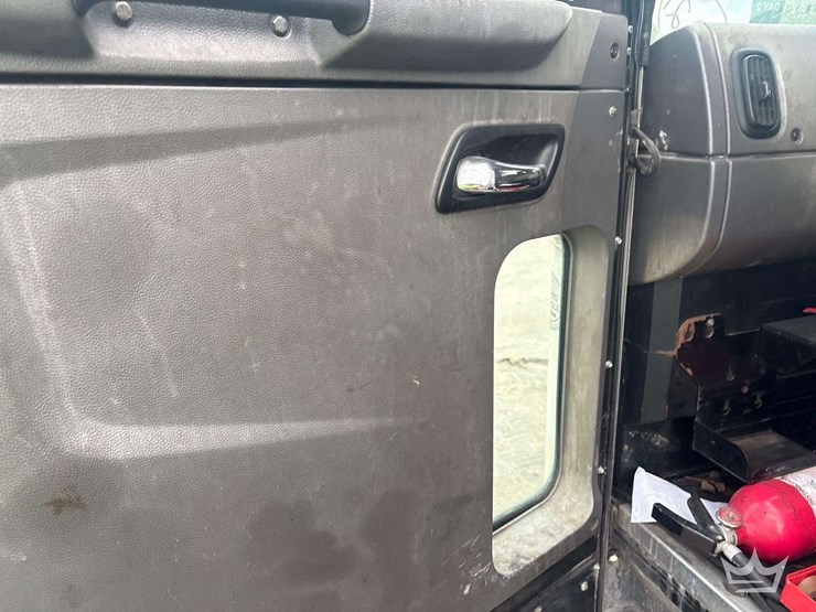 2019-peterbilt-520-image-15