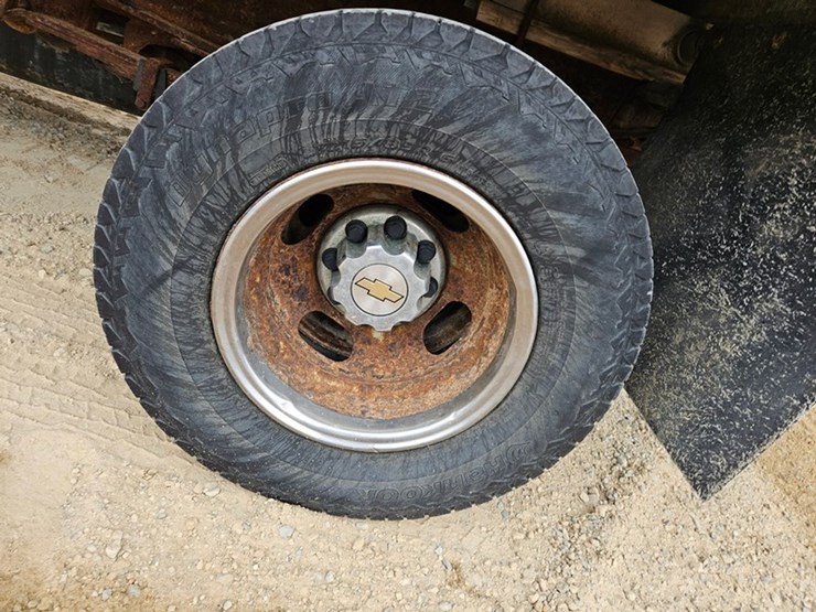 2004-chevrolet-3500-image-34