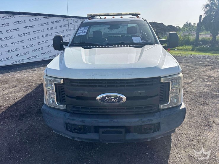 2017-ford-f350-image-30