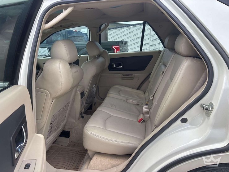 2005-cadillac-srx-image-18