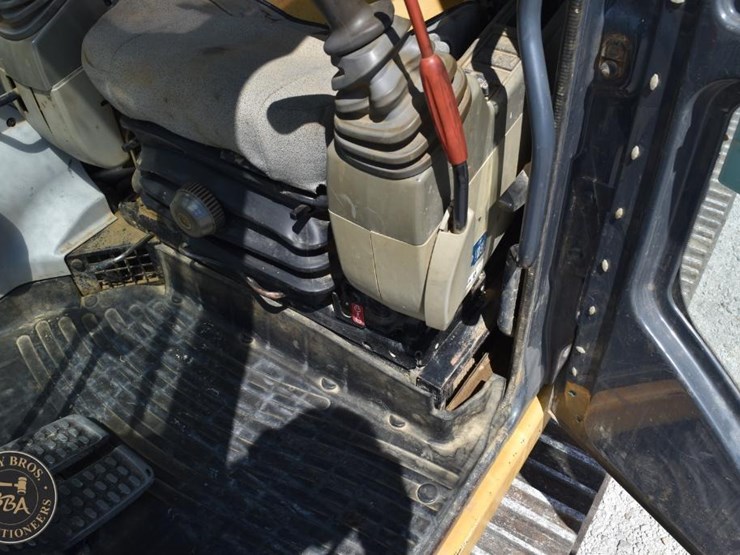 2014-deere-135g-image-59
