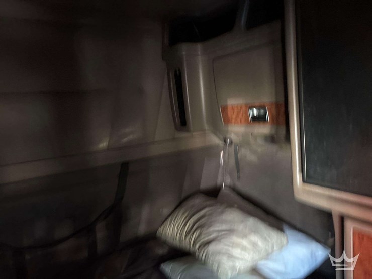 2005-peterbilt-379-image-22