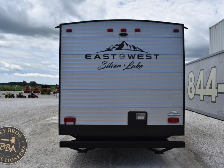 2021-east-to-west-silver-lake-27kns-46270-image-43