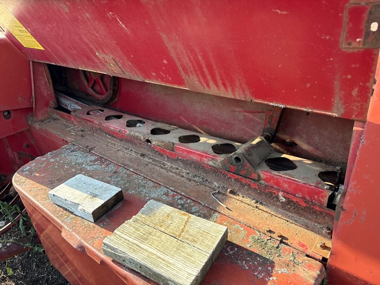 new-holland-278-image-13