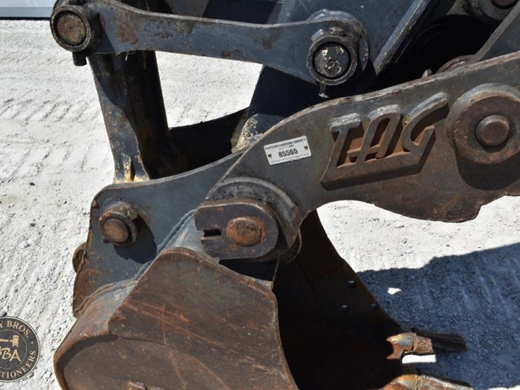 2014-deere-135g-image-38