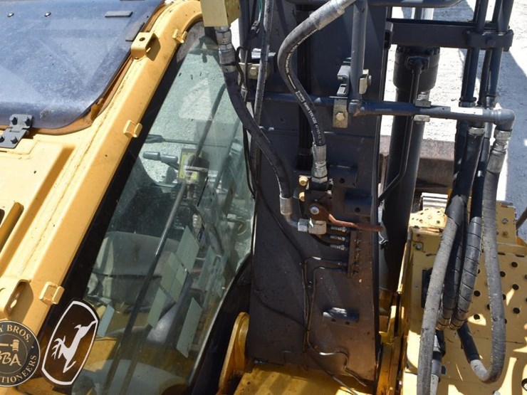 2014-deere-135g-image-51