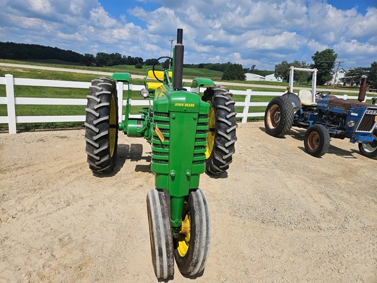 john-deere-b-image-8