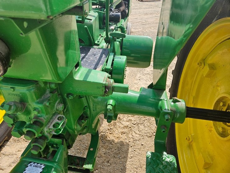 john-deere-b-image-24