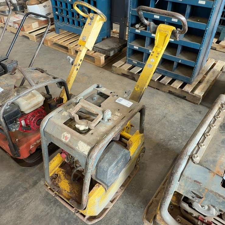 WACKER NEUSON 3050AUS REVERSIBLE PLATE COMPACTOR