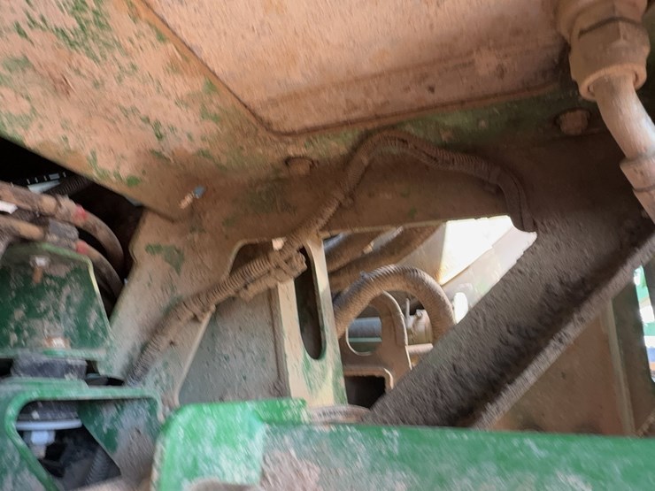 2016-john-deere-r4038-image-18