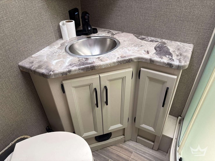2020-ford-f53-thor-ace-32.3-33.5ft-class-a-motorhome-image-45
