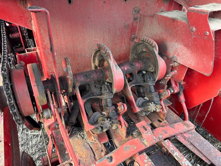 new-holland-316-image-10