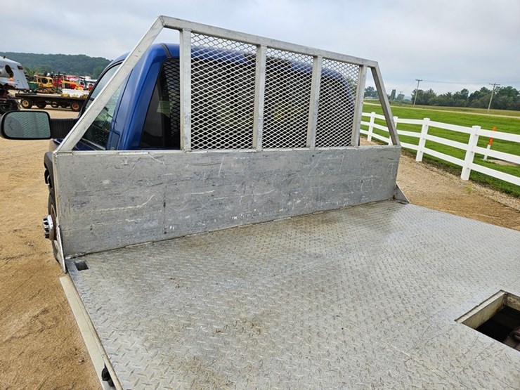 2004-chevrolet-3500-image-14