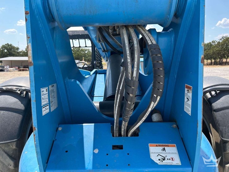 2019-genie-gth844-image-21