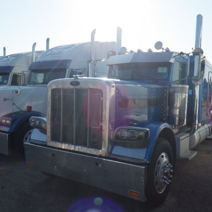 2010 PETERBILT 389